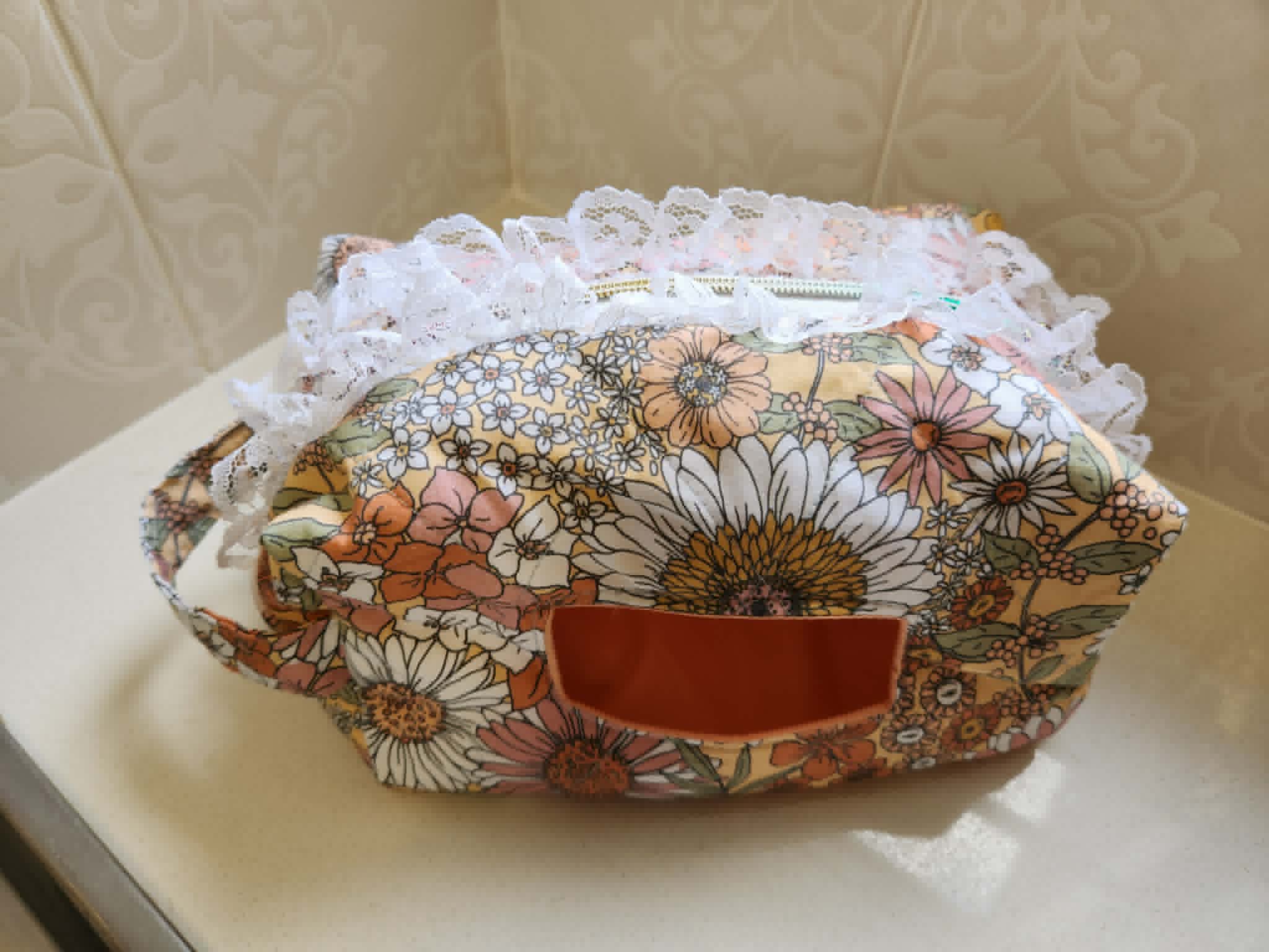 Retro Floral Lace Cosmetic & Wet wipes Bag