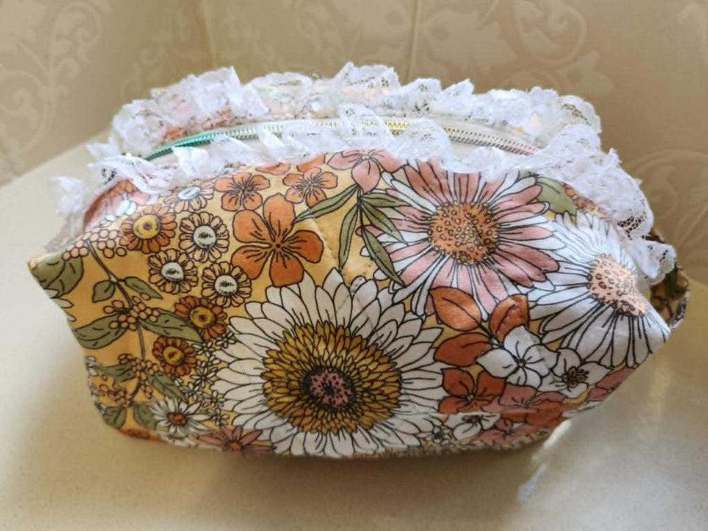 Retro Floral Lace Cosmetic & Wet wipes Bag