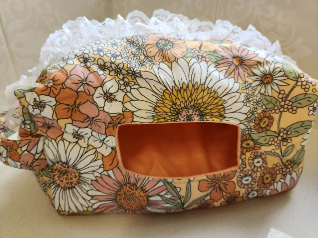 Retro Floral Lace Cosmetic & Wet wipes Bag