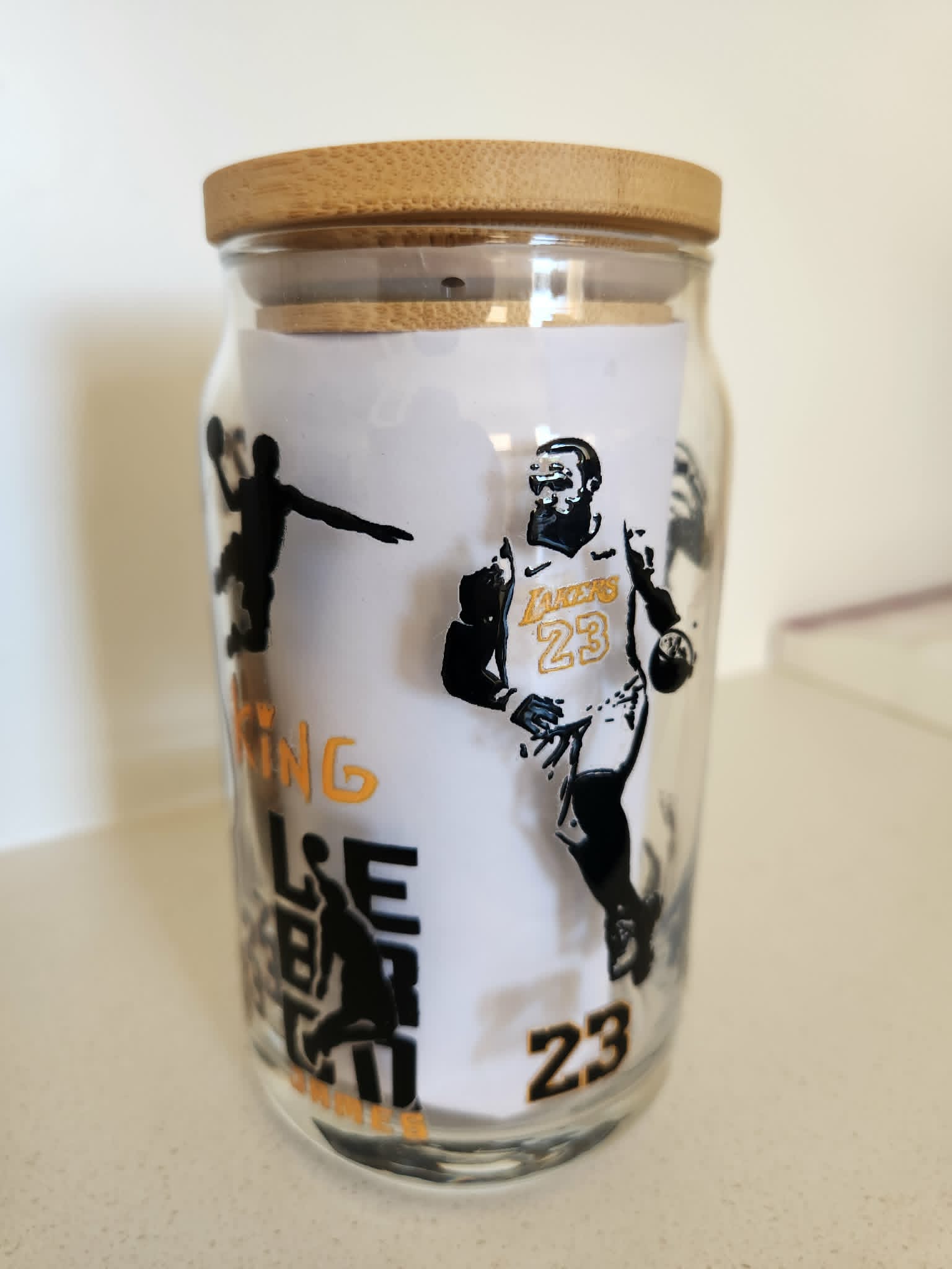 16oz Glass Libby Cup - Lakers #23 player in action with King text side view